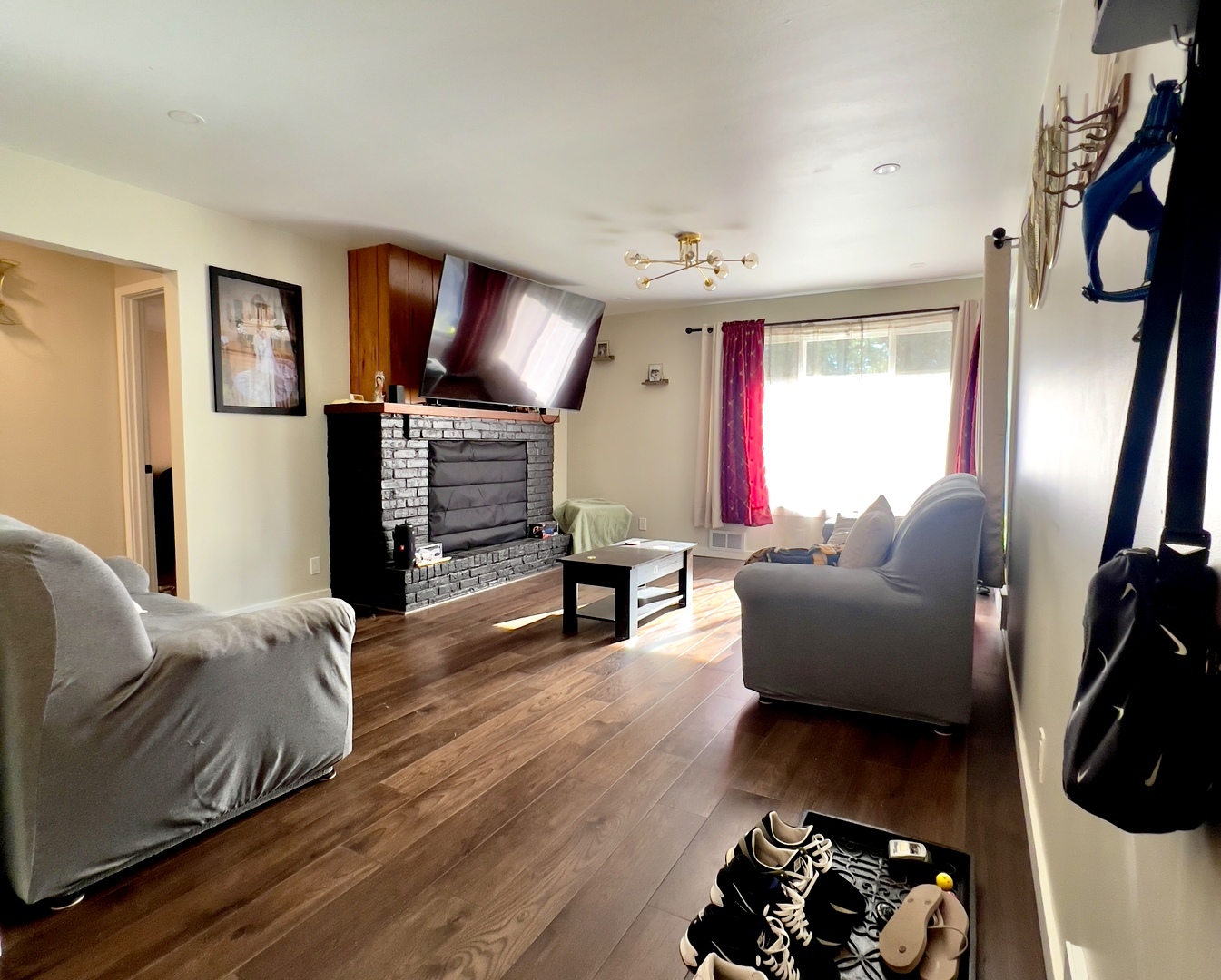 17750 Clyde Avenue Lansing, IL 60438 - Photo 3 of 22 a living room with furniture and a flat screen tv