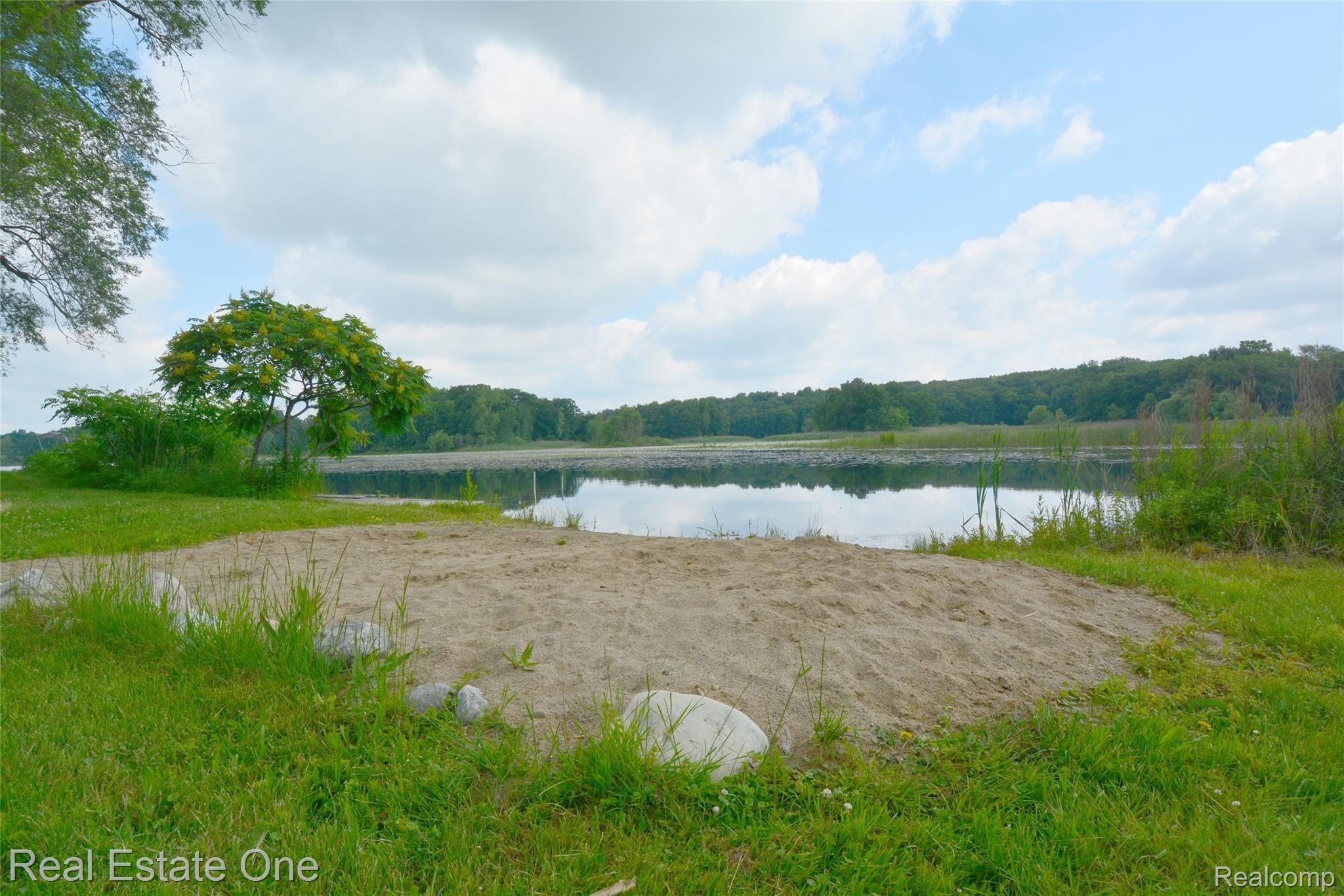 5433 Wayne Road White Lake, MI 48383 - Photo 3 of 10 Lake 2.jpg