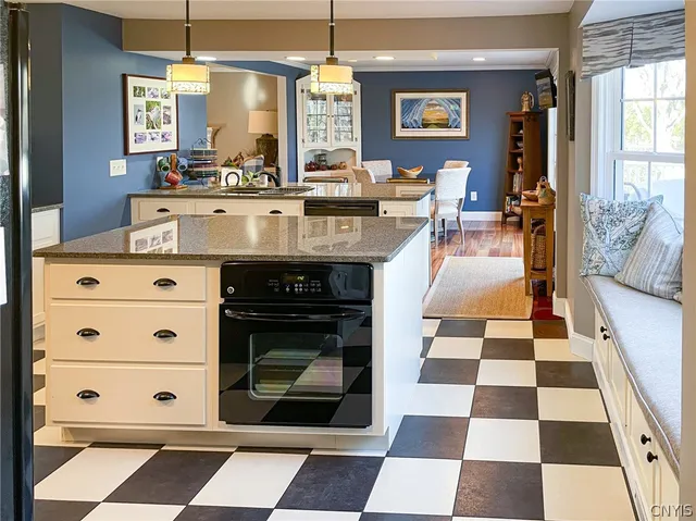 $875,000 | 18 Goodspeed Place, Skaneateles, NY 13152