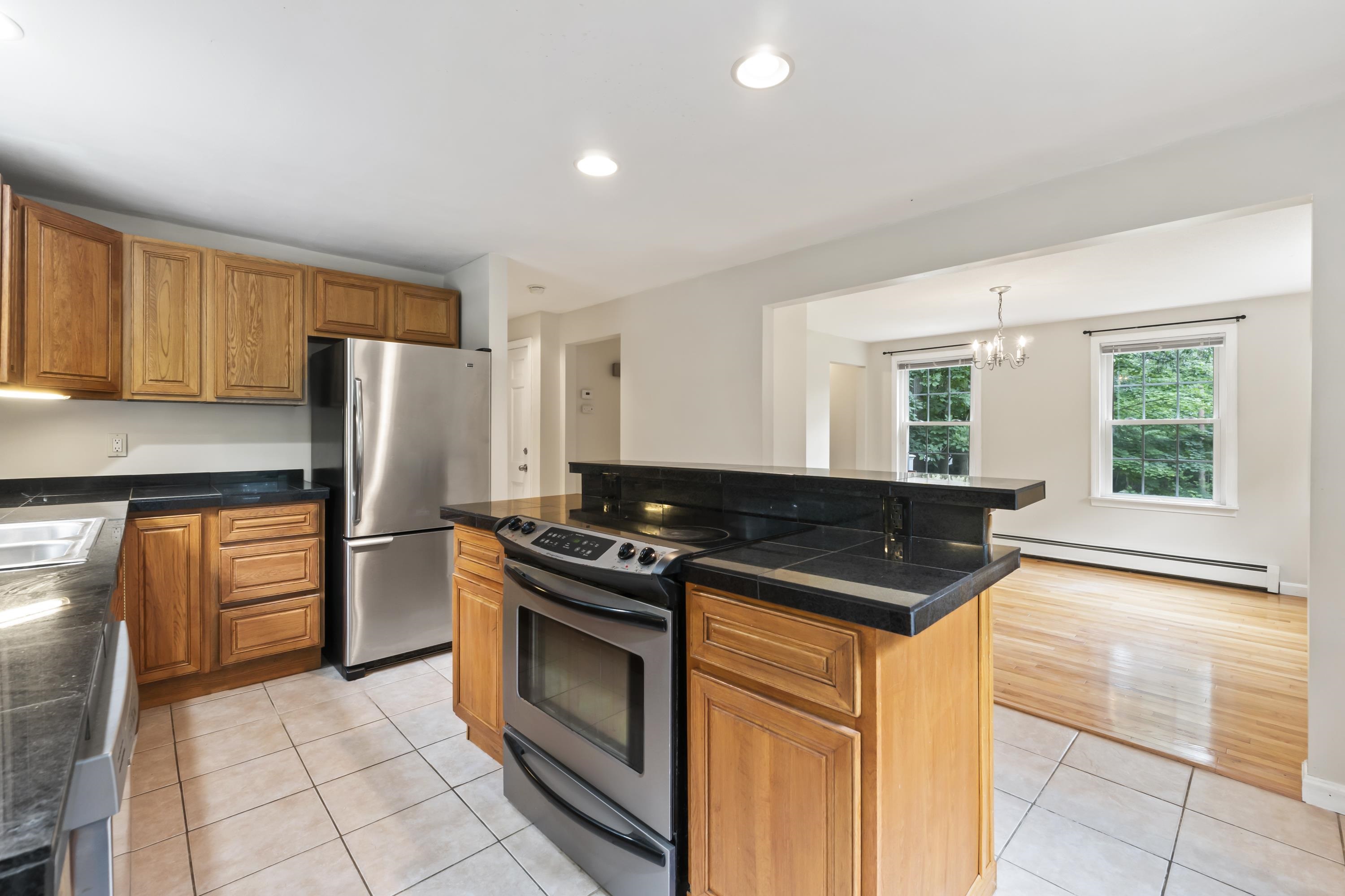 248 High Range Road Londonderry, NH 03053 - Photo 10 of 40
