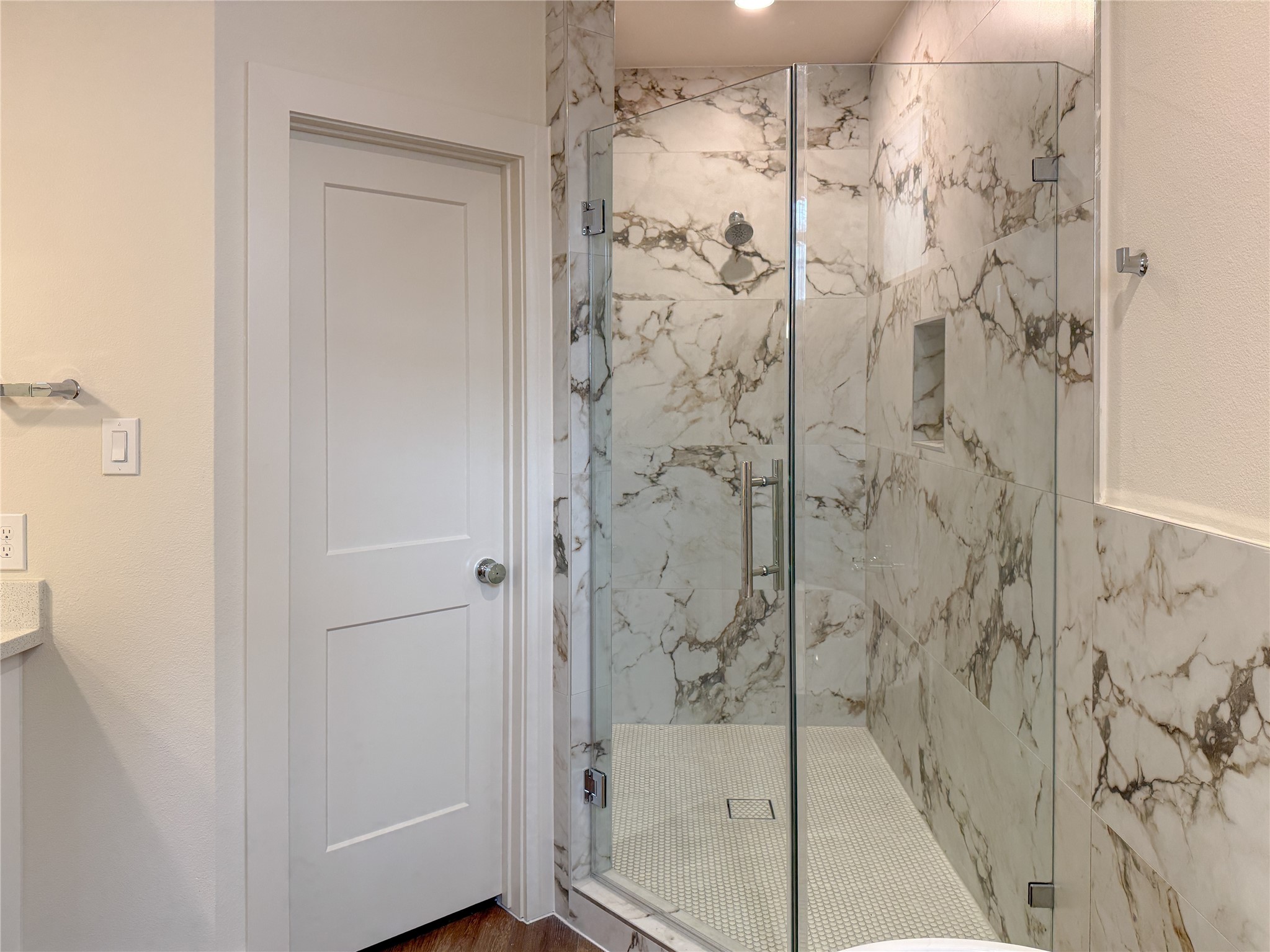 879 Rachel Street, Unit D Houston, TX 77091 - Photo 17 of 29 a bathroom with a shower