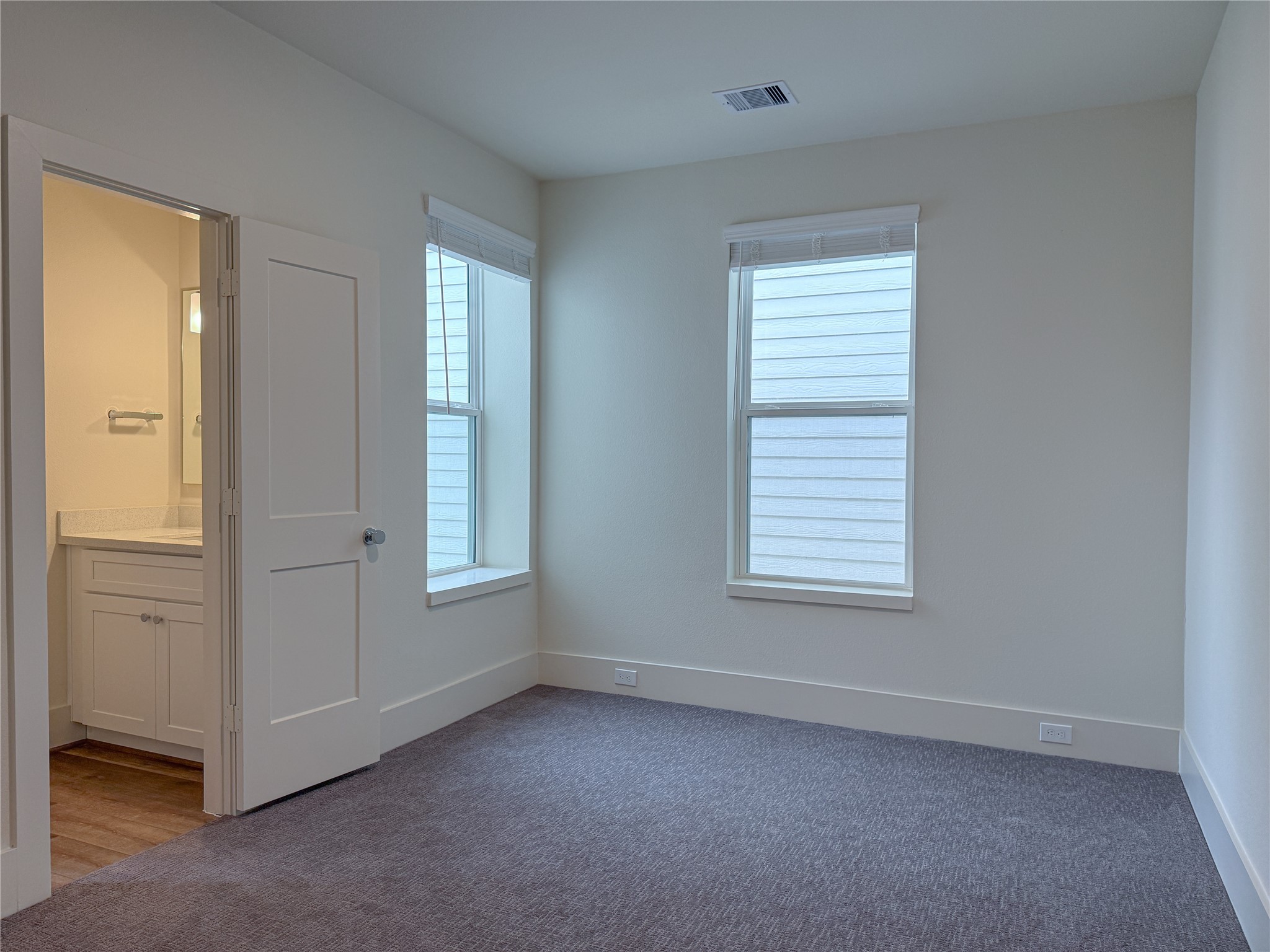879 Rachel Street, Unit D Houston, TX 77091 - Photo 20 of 29 a view of an empty room with window and closet area