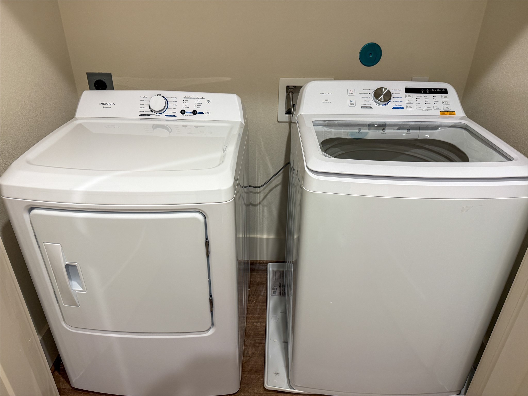 879 Rachel Street, Unit D Houston, TX 77091 - Photo 28 of 29 a utility room with dryer and washer