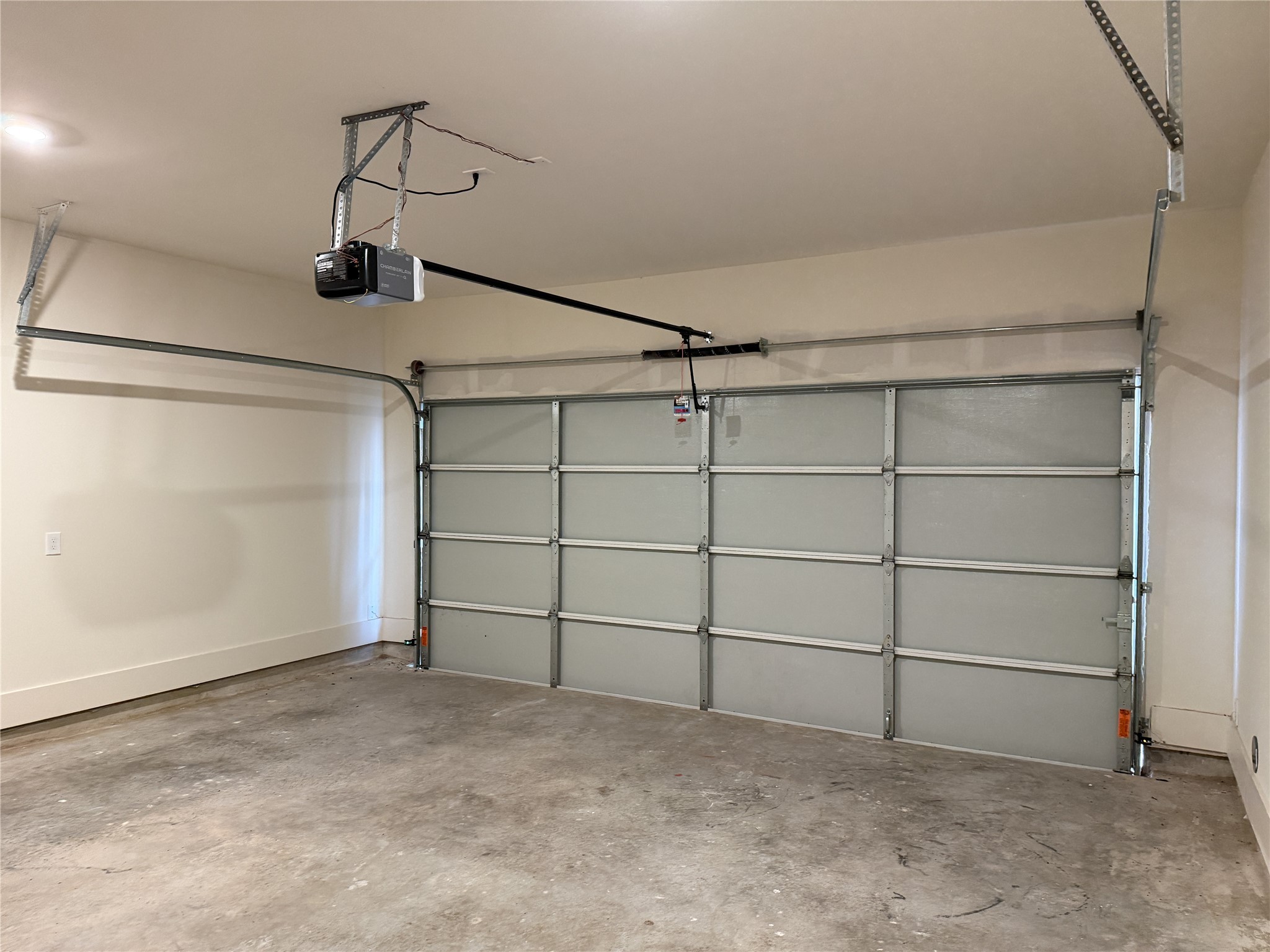 879 Rachel Street, Unit D Houston, TX 77091 - Photo 29 of 29 a view of a garage