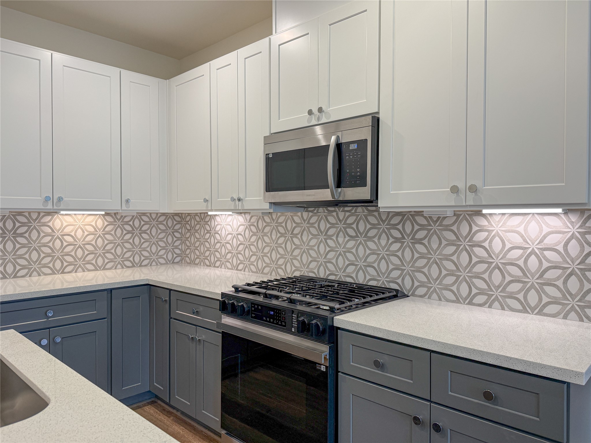 879 Rachel Street, Unit D Houston, TX 77091 - Photo 8 of 29 a kitchen with granite countertop white cabinets and stainless steel appliances