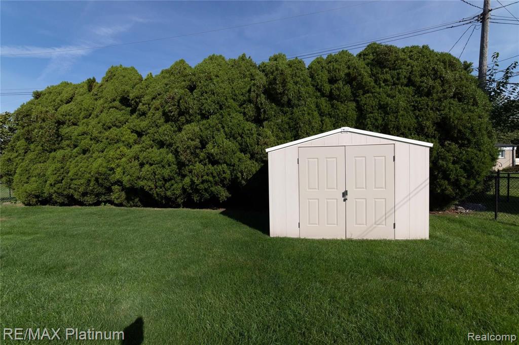 14127 Martin Road Warren, MI 48088 - Photo 2 of 34