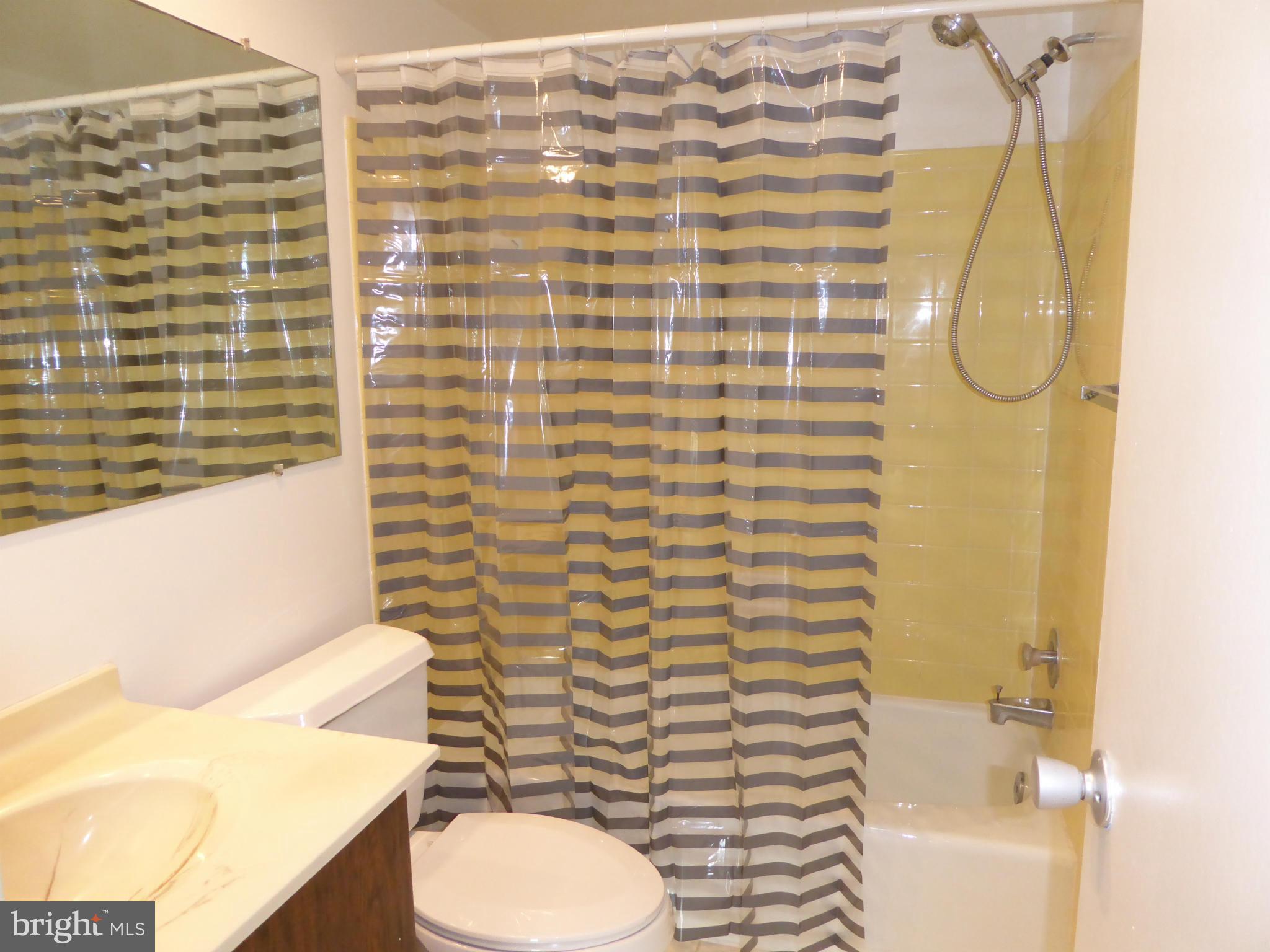10024 Stedwick Road, Unit 202 Gaithersburg, MD 20886 - Photo 15 of 21 Bath (Master)
