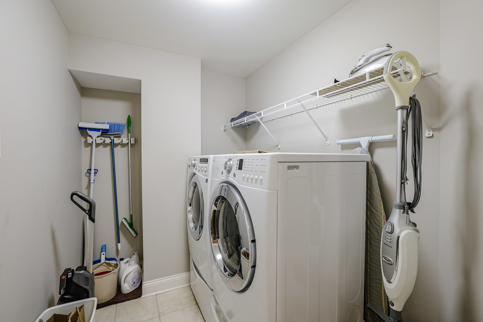 2700 Summit Drive, Unit 401 Glenview, IL 60025 - Photo 29 of 31 a utility room with dryer and washer