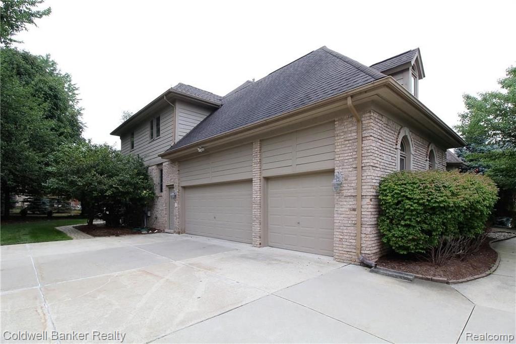 1998 Barrington Court Rochester Hills, MI 48306 - Photo 3 of 37