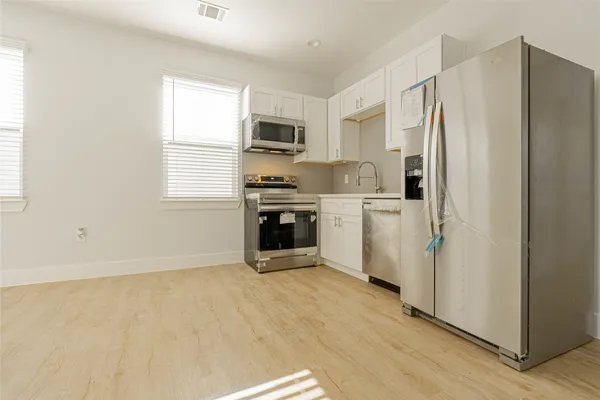 $1,850 | 9905 Excaliburs Court, Unit B, Pearland, TX 77584