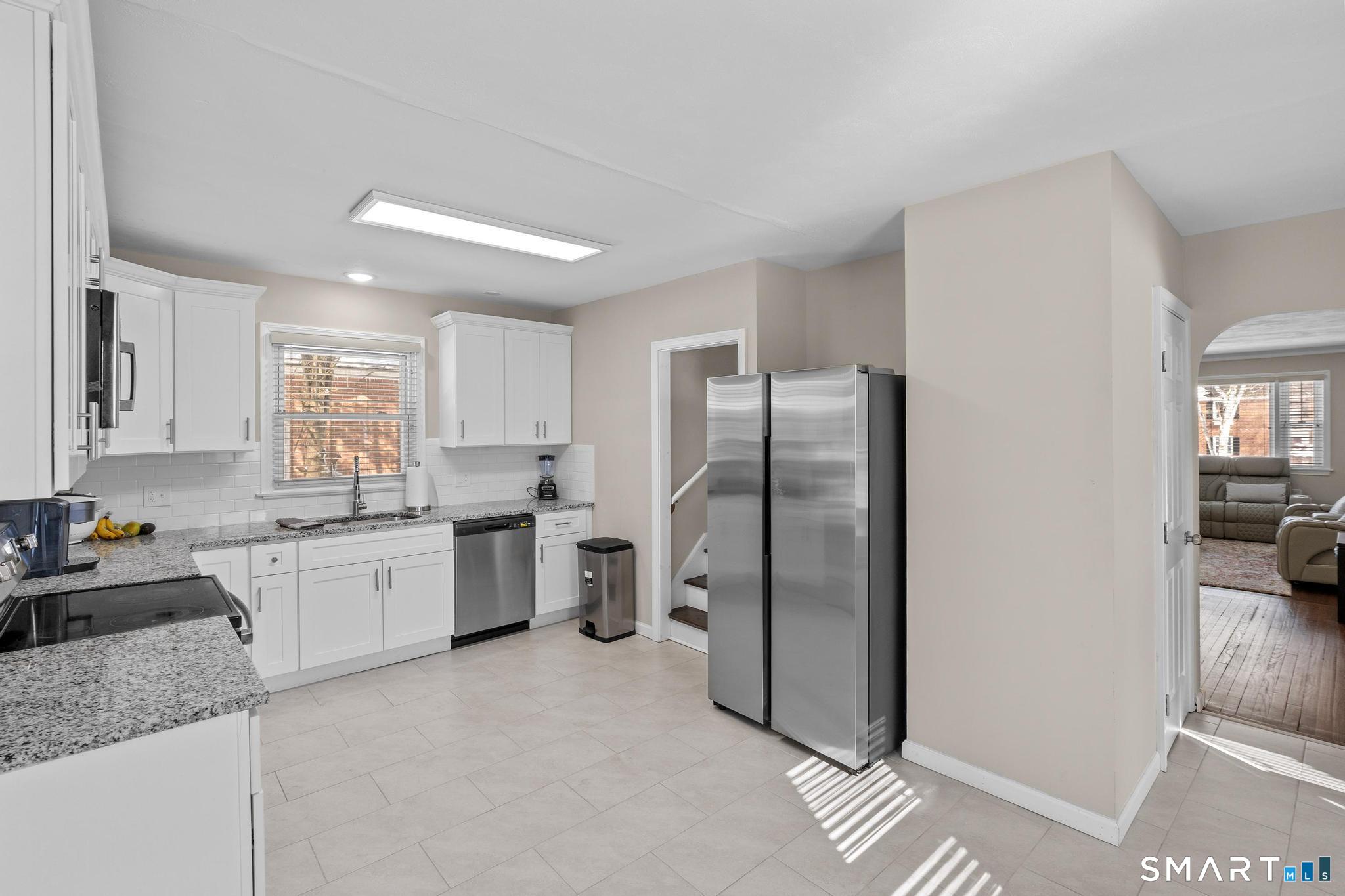 159 Ridgewood Road West Hartford, CT 06107 - Photo 16 of 48