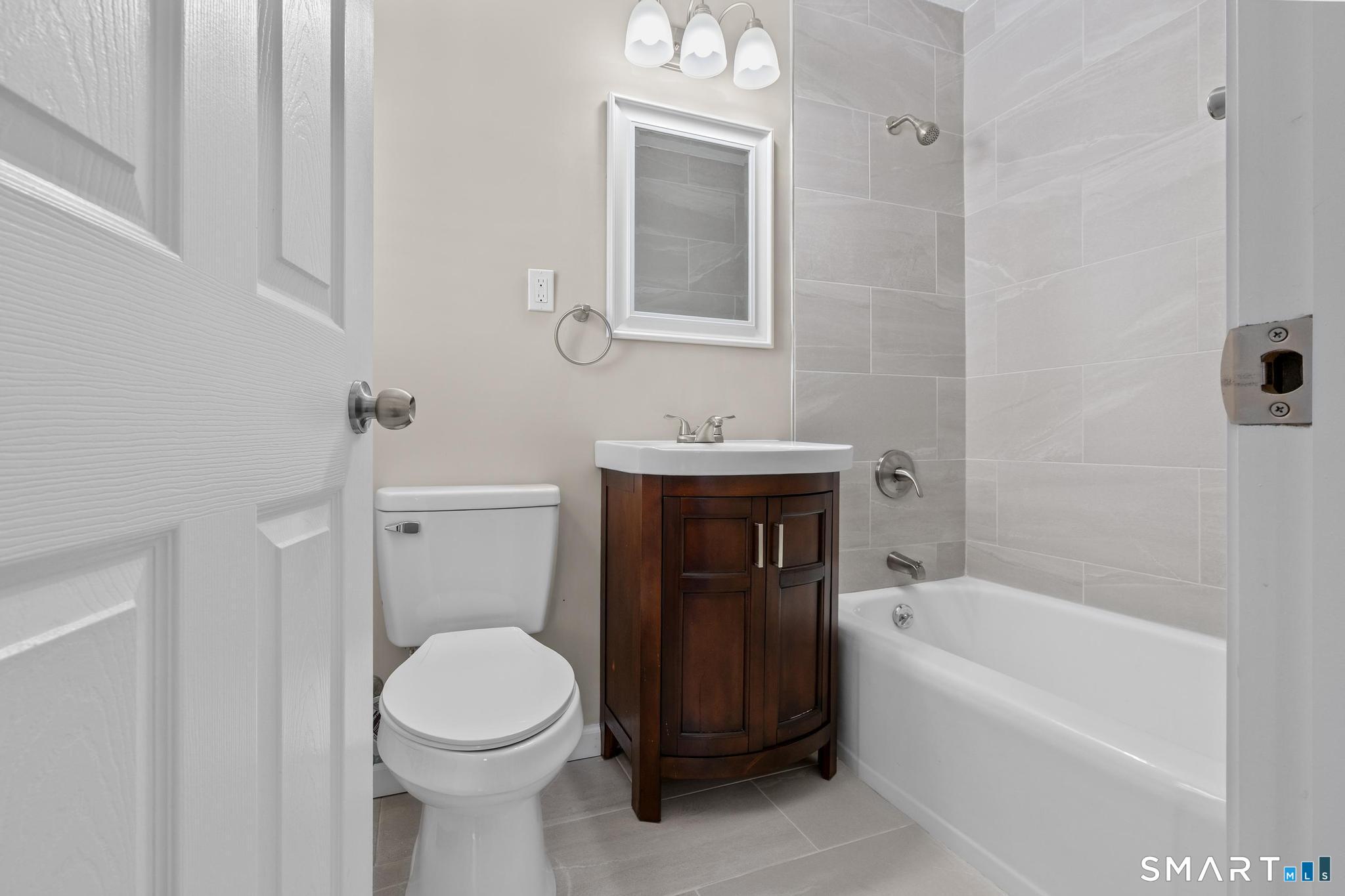 159 Ridgewood Road West Hartford, CT 06107 - Photo 25 of 48