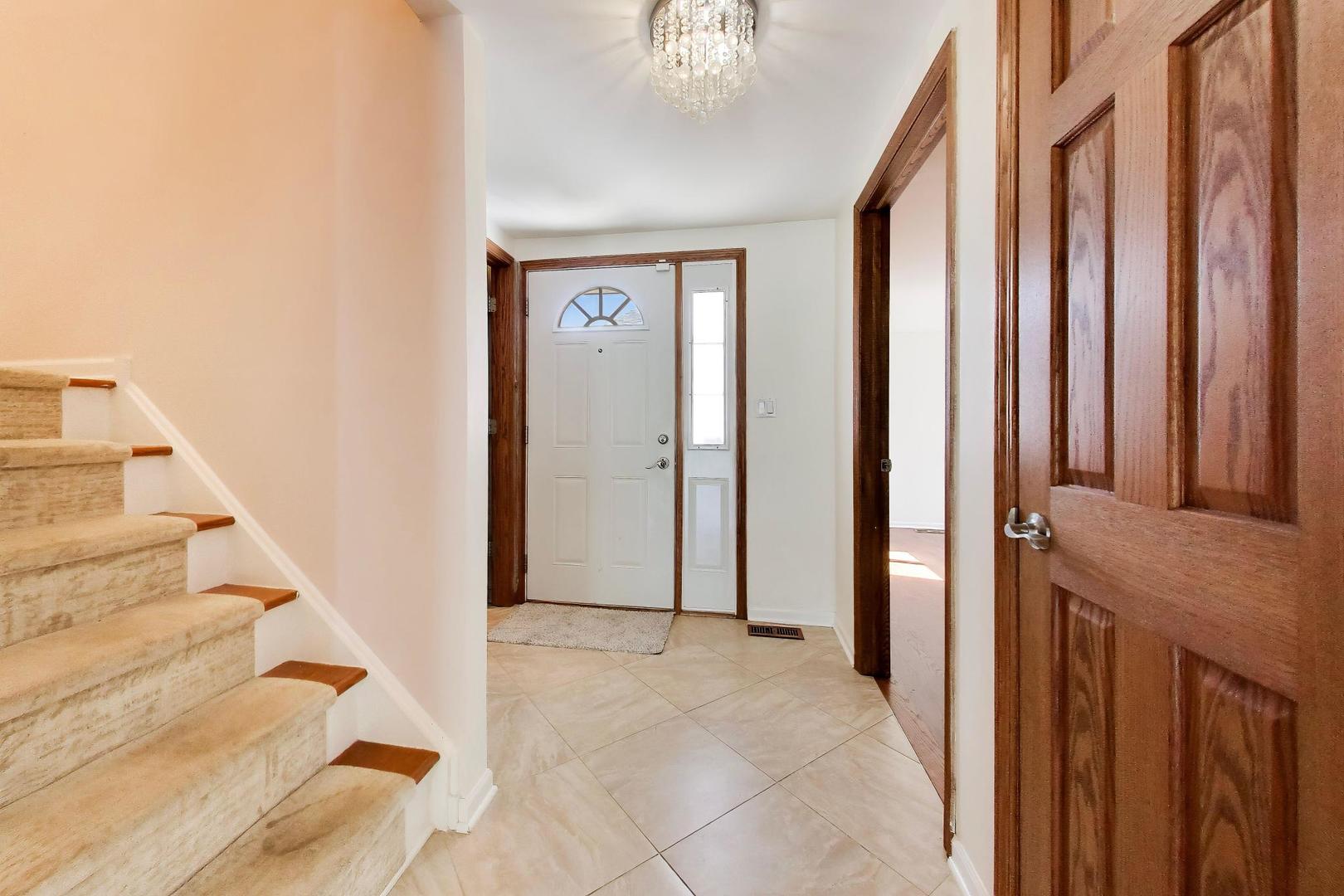 520 Hummingbird Lane Deerfield, IL 60015 - Photo 4 of 42