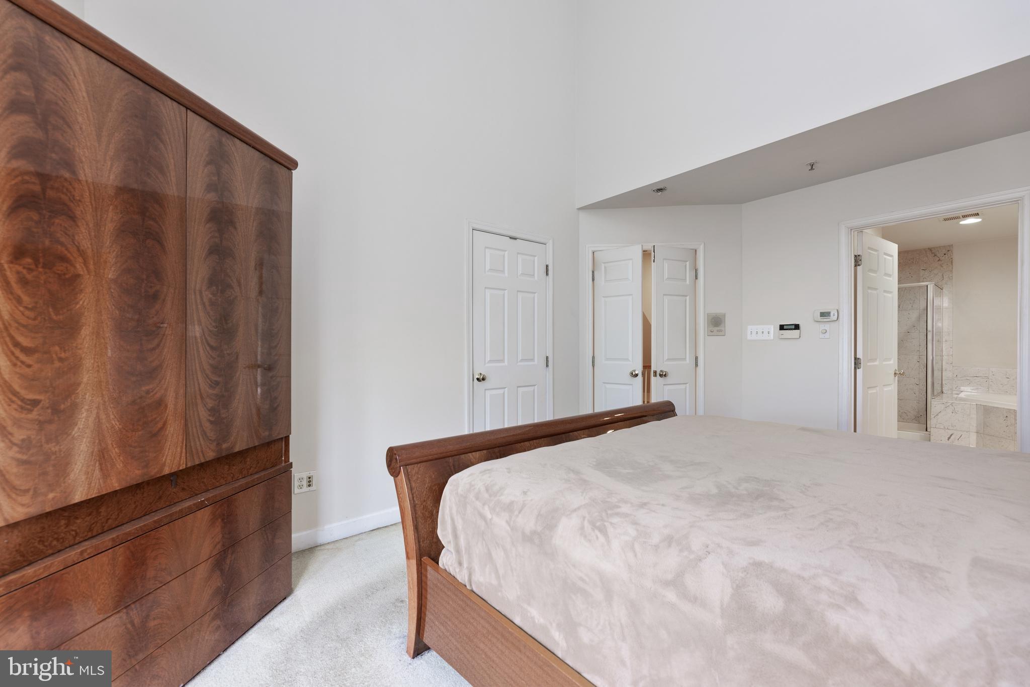 800 Capitol Square Place Southwest Washington, DC 20024 - Photo 26 of 52 a large bed in a white room