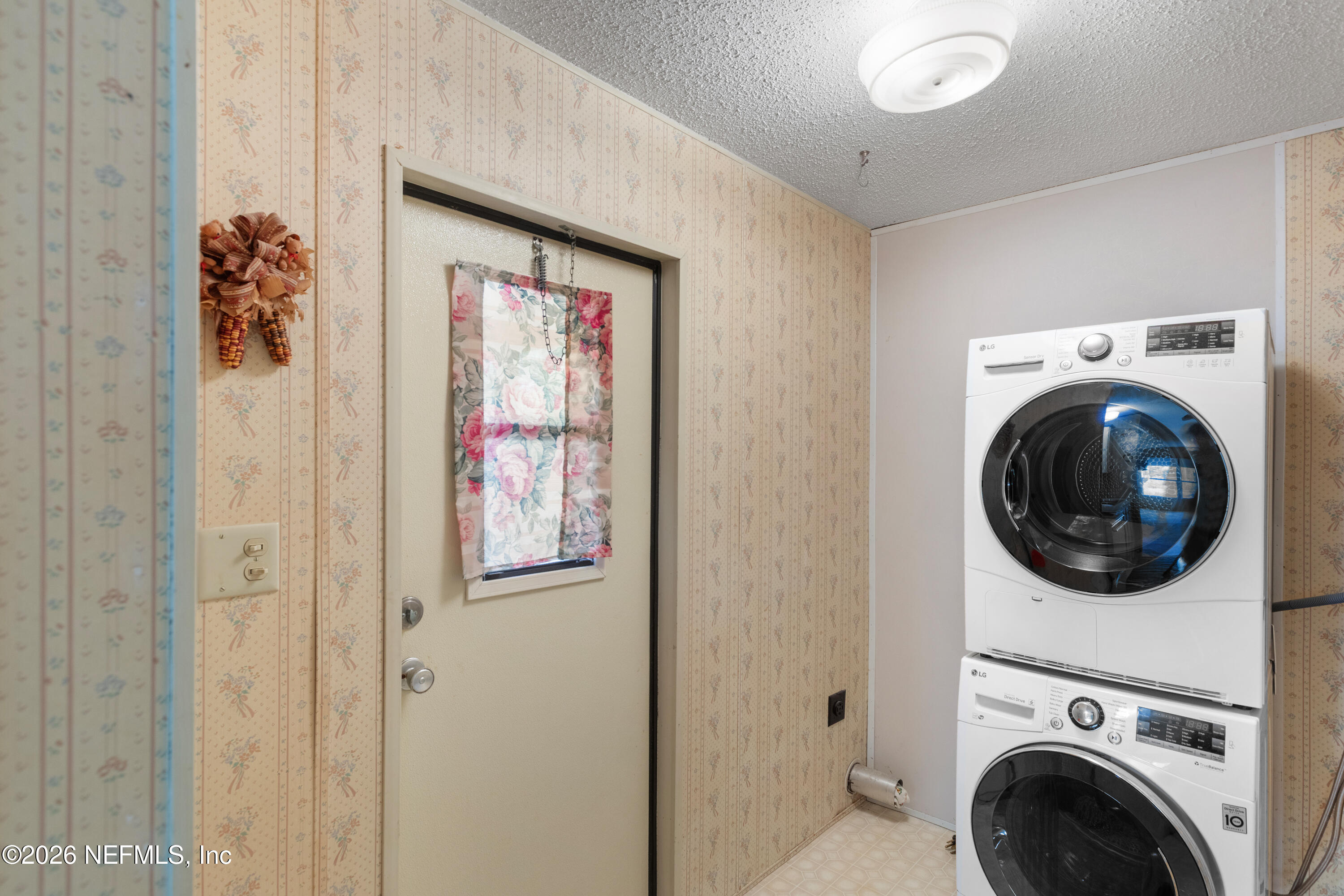 6950 Deer Springs Road Keystone Heights, FL 32656 - Photo 13 of 46 a view of a hallway with washer and dryer