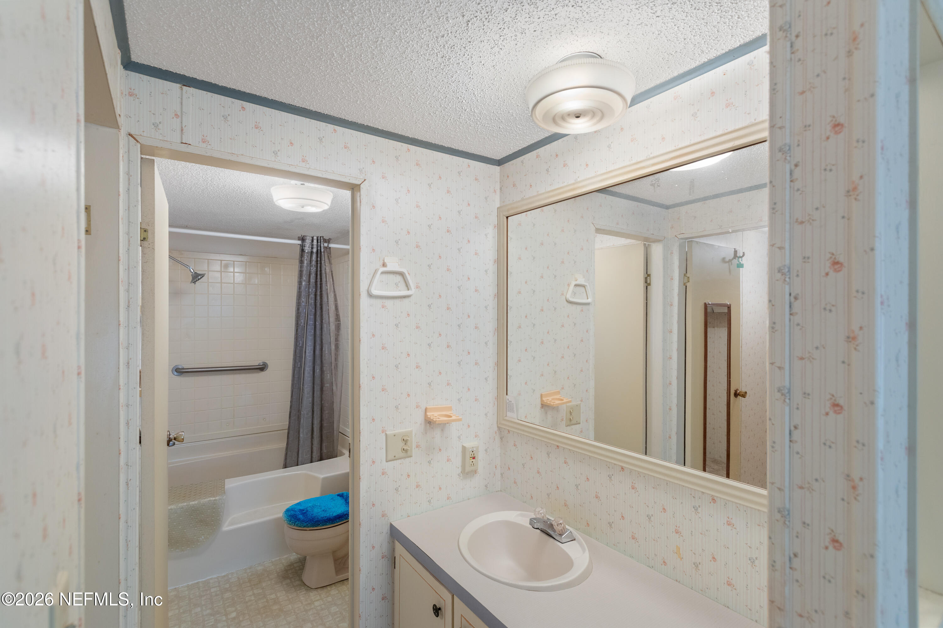 6950 Deer Springs Road Keystone Heights, FL 32656 - Photo 20 of 46 a bathroom with a sink and a mirror