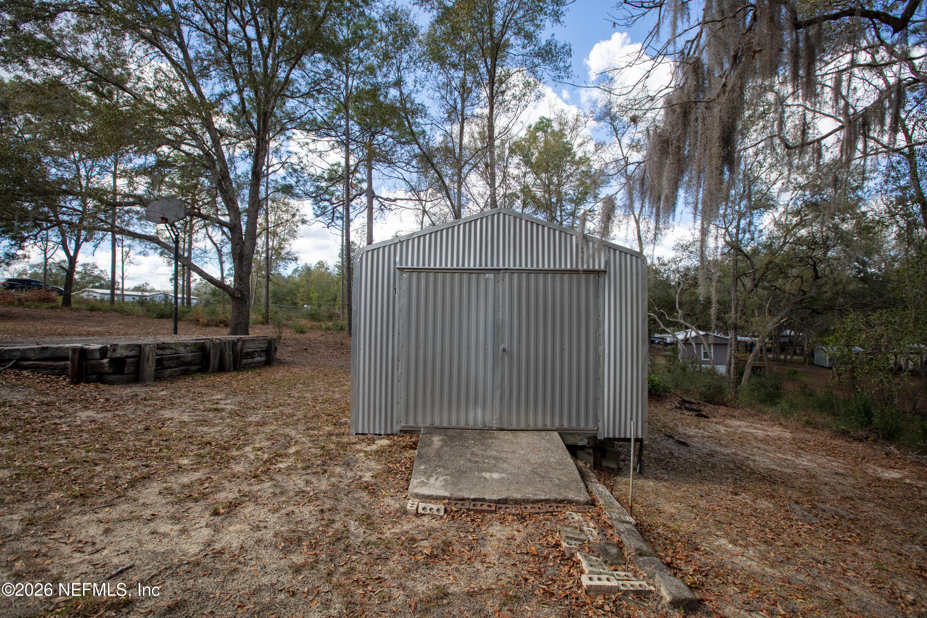 6950 Deer Springs Road Keystone Heights, FL 32656 - Photo 39 of 46 a backyard of a house with lots of green space