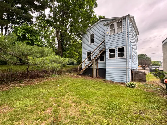 a view of a house with a yard
