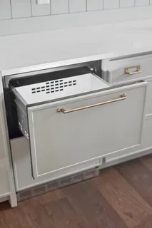 a en suite bathroom with double sink and a large mirror