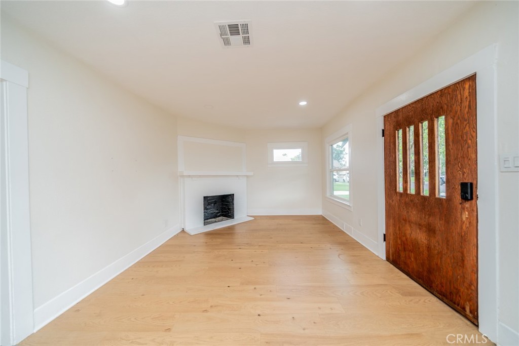 4474 Highland Place Riverside, CA 92506 - Photo 4 of 30 Gallery Image 4