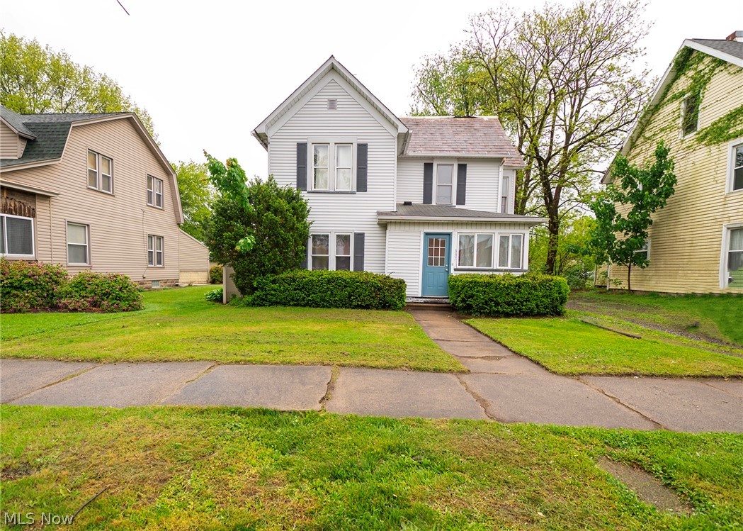 337 3rd Street Northwest New Philadelphia, OH 44663 - Photo 2 of 24