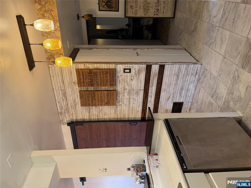 402 Williams Court, Unit U402 Edgewater, NJ 07020 - Photo 3 of 7 a bathroom with a sink and a mirror