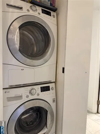 a close up view of a washer and dryer
