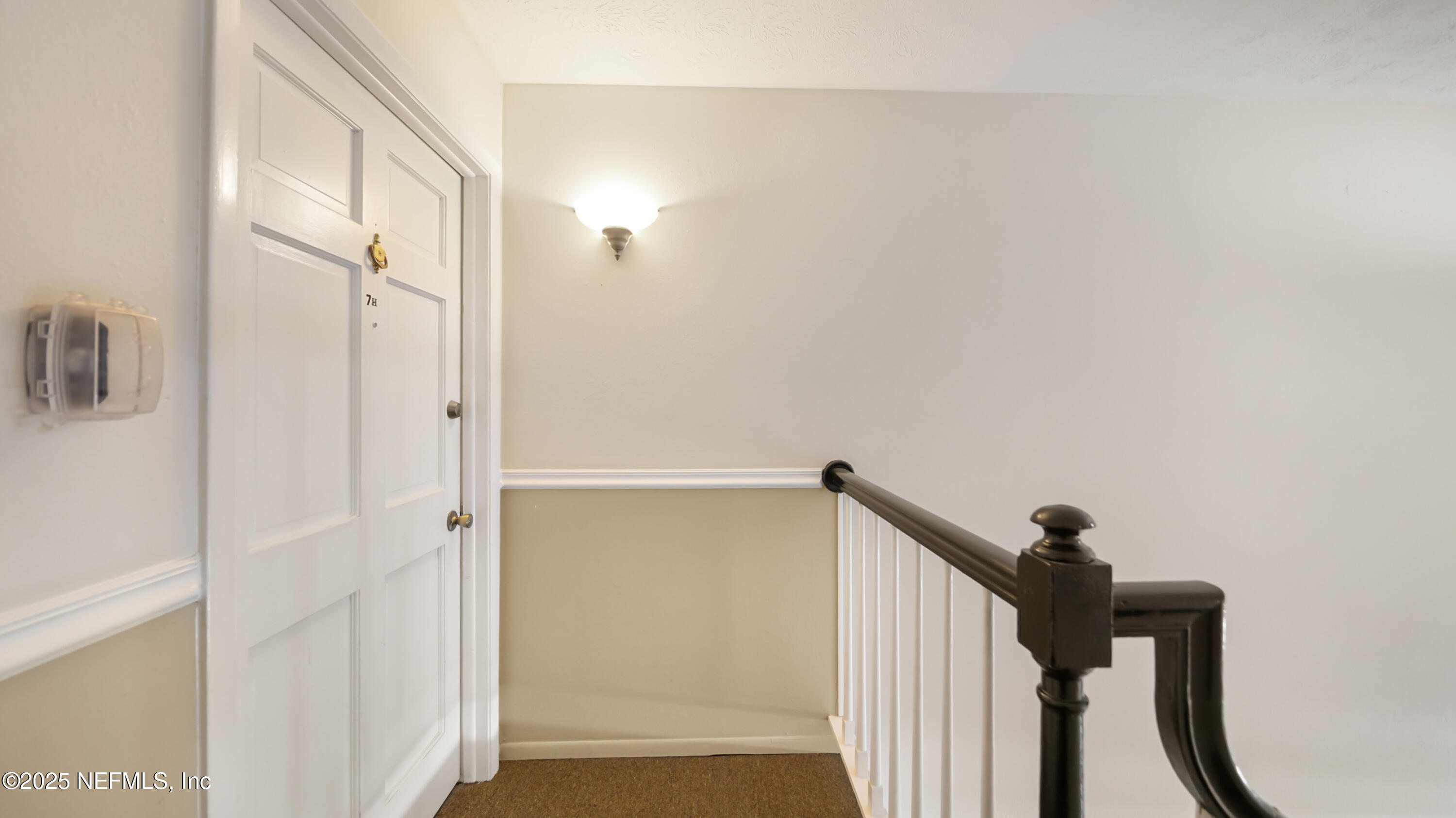 4915 Baymeadows Road, Unit 7H Jacksonville, FL 32217 - Photo 4 of 33 a view of a hallway