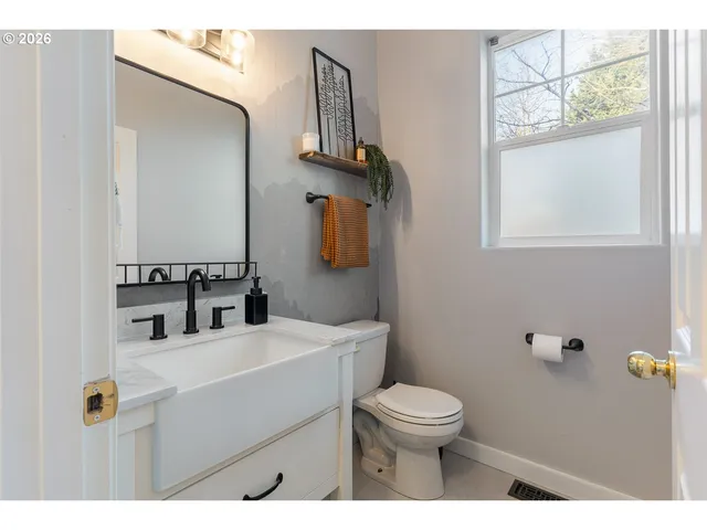 $468,000 | 1603 Southwest Hewitt Avenue, Troutdale, OR 97060