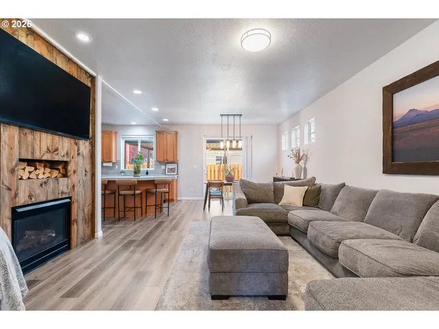 $468,000 | 1603 Southwest Hewitt Avenue, Troutdale, OR 97060