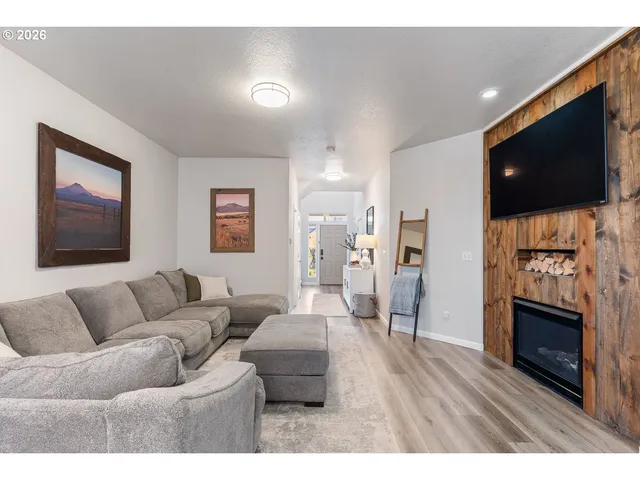 $468,000 | 1603 Southwest Hewitt Avenue, Troutdale, OR 97060