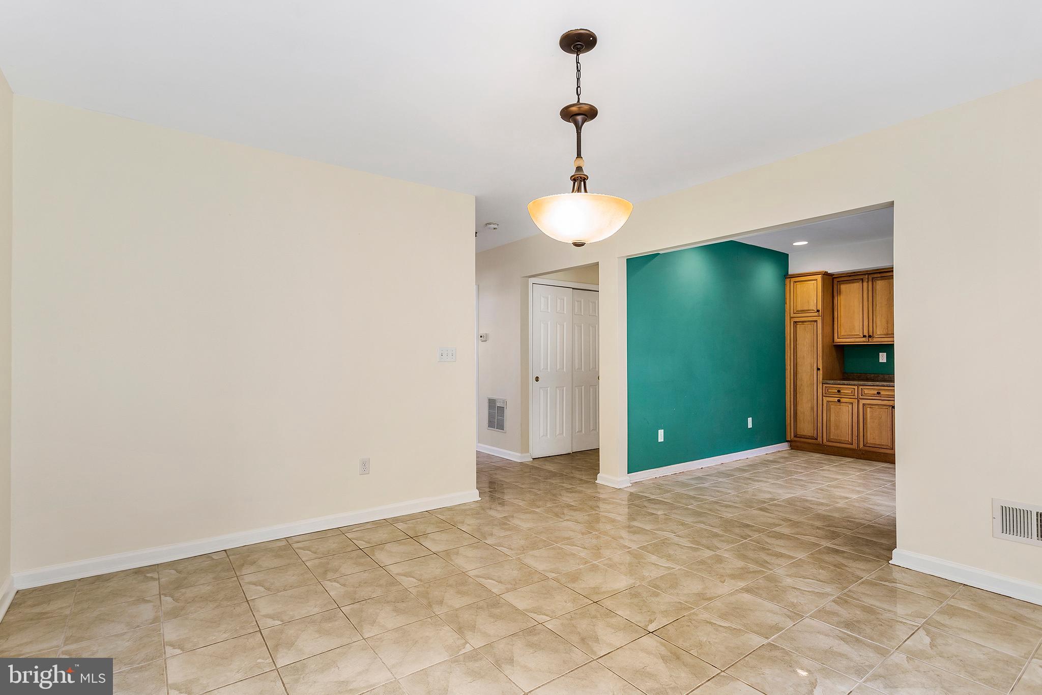 708 Magnolia Road North Brunswick, NJ 08902 - Photo 8 of 17
