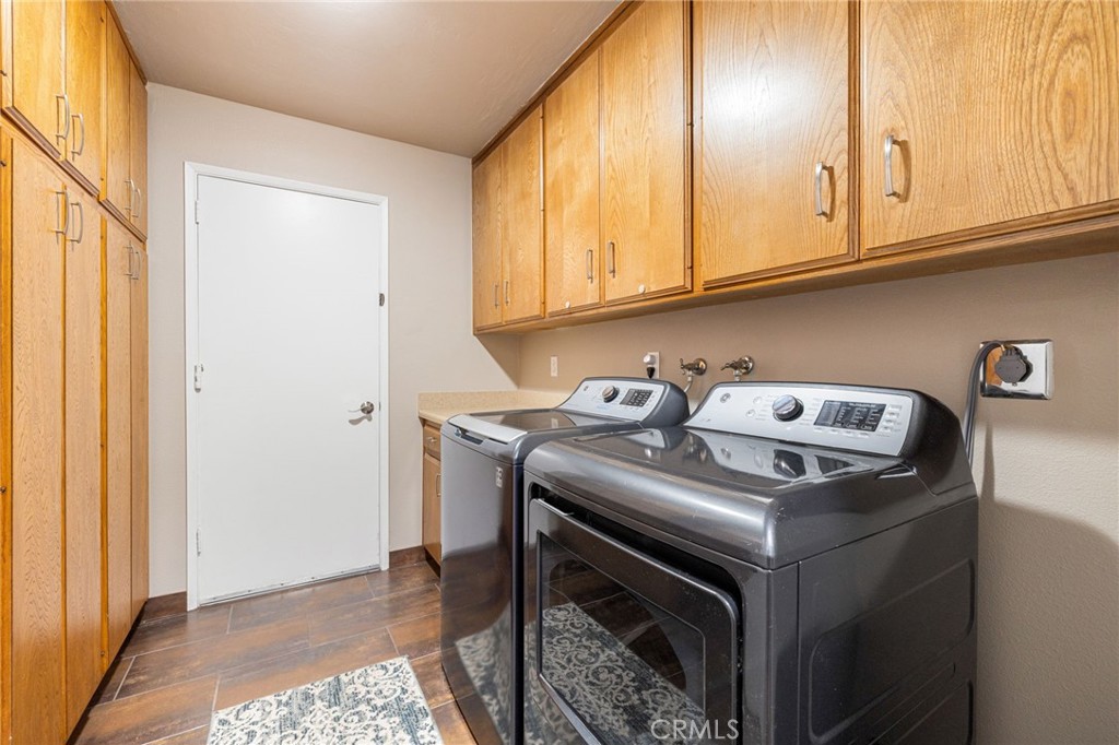 1106 Big Oak Ranch Road Fallbrook, CA 92028 - Photo 26 of 33 a utility room with dryer and washer