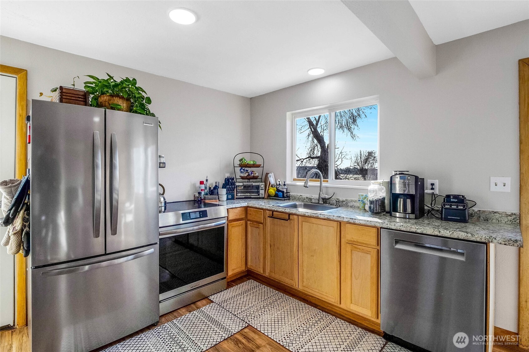 8061 Valley Road Northeast Moses Lake, WA 98837 - Photo 11 of 39