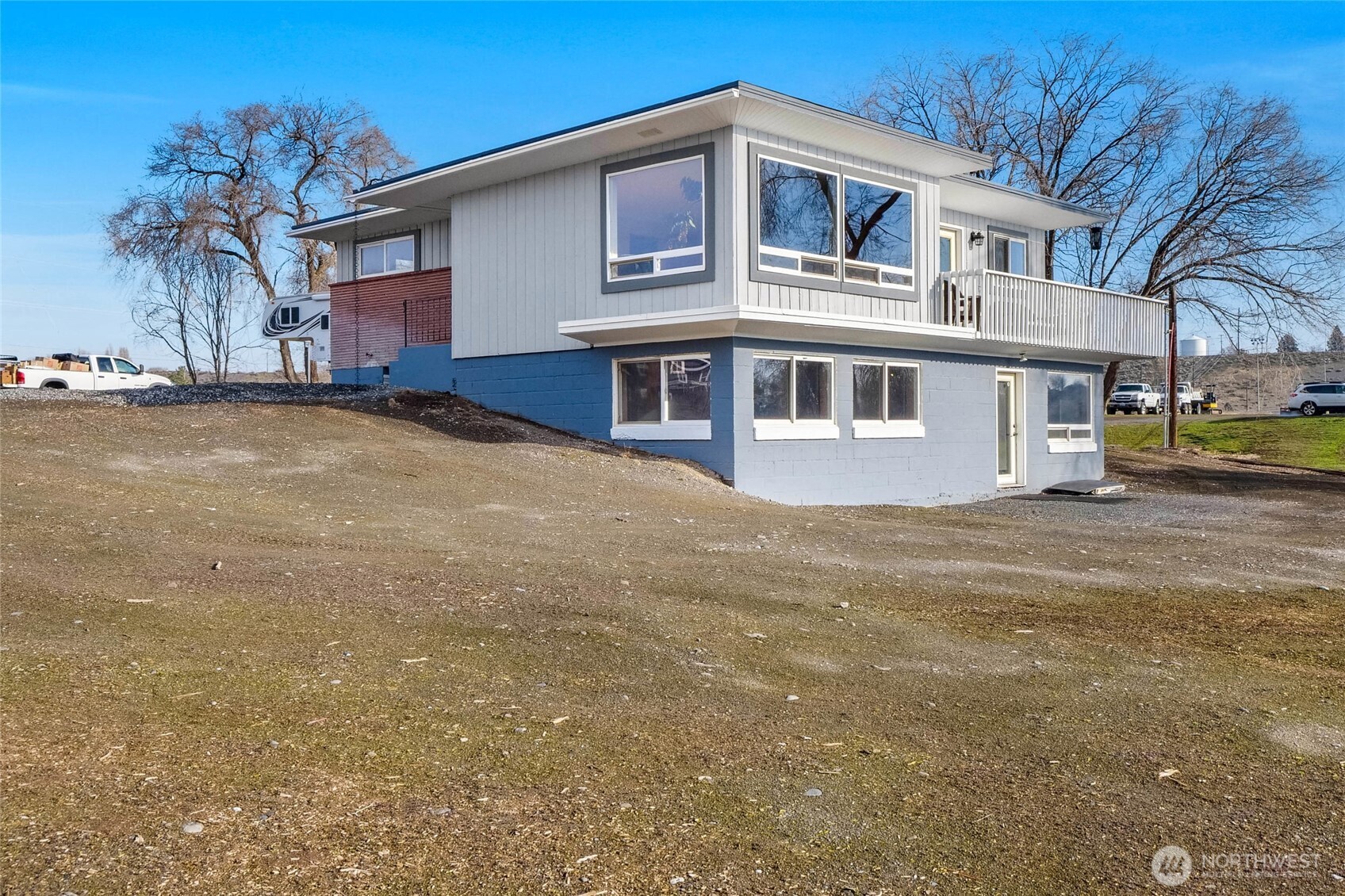 8061 Valley Road Northeast Moses Lake, WA 98837 - Photo 3 of 39