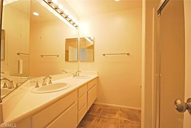 $2,950 | 23603 Big Sky Walk, Unit 105, Valencia, CA 91354