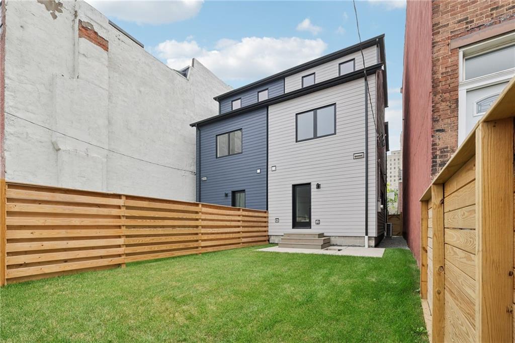 1211 Boyle Street Pittsburgh, PA 15212 - Photo 33 of 38 a view of a house with backyard