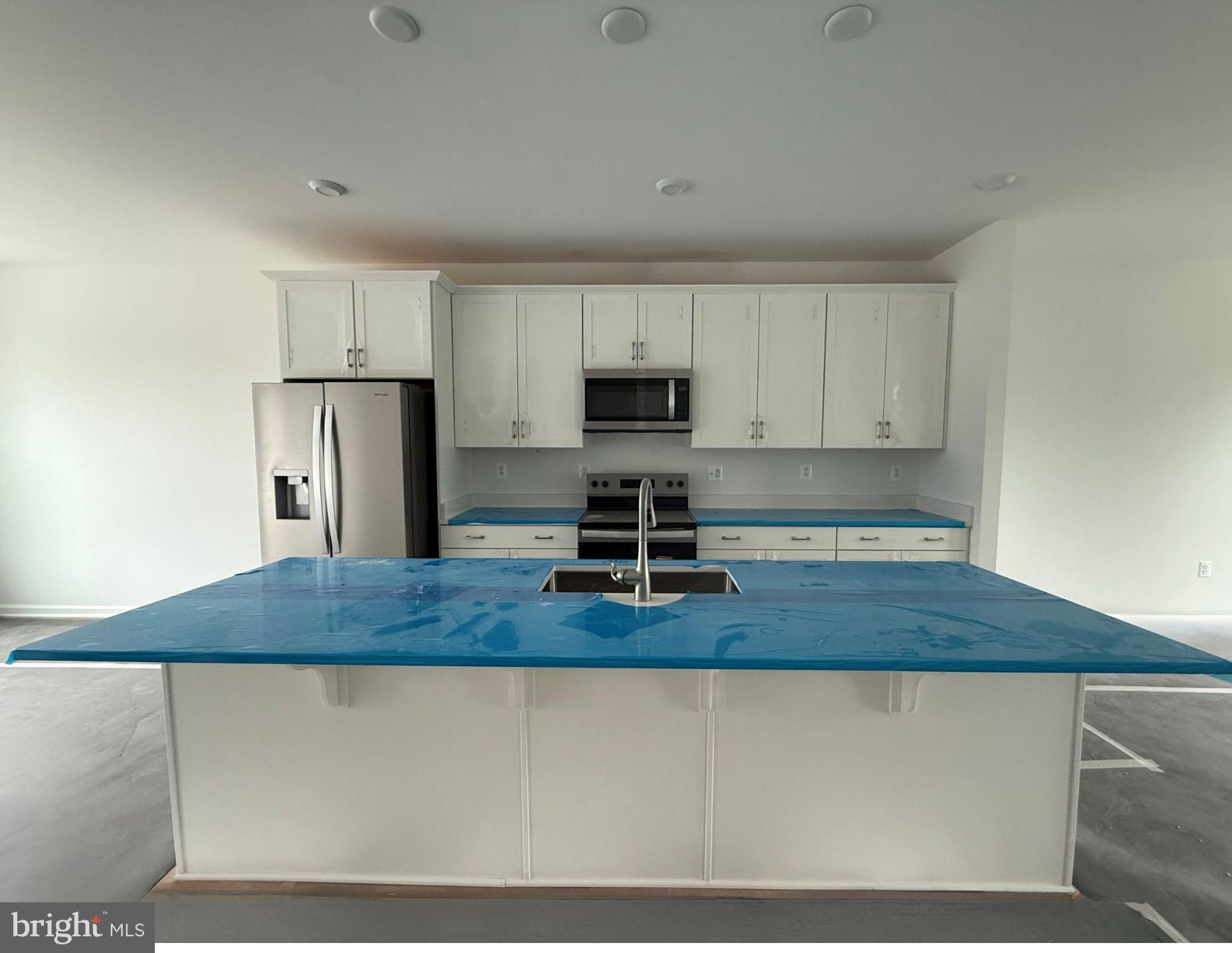 10106 Queens Way Manassas, VA 20110 - Photo 4 of 10 Kitchen -