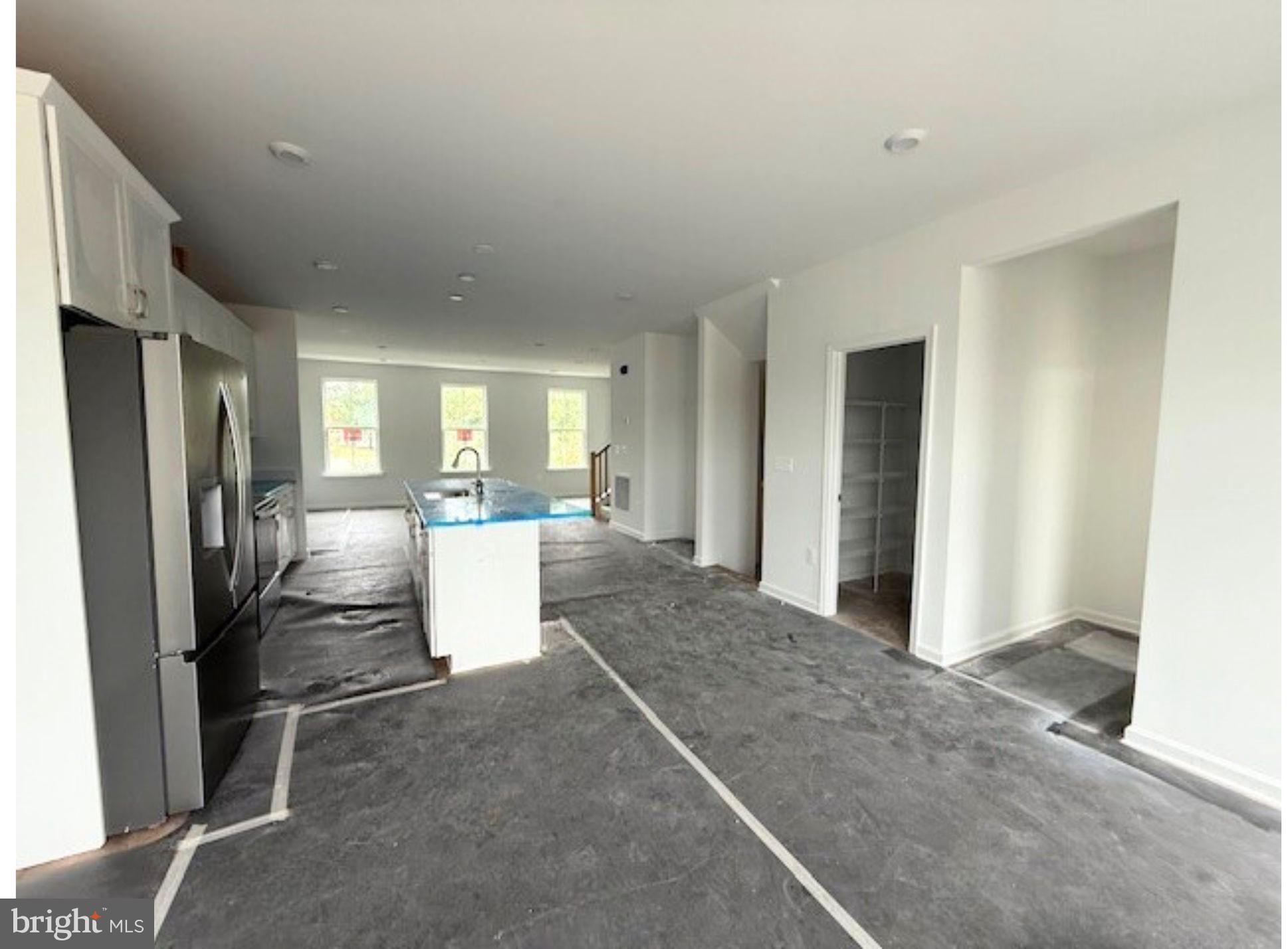 10106 Queens Way Manassas, VA 20110 - Photo 5 of 10 Kitchen/Family Room