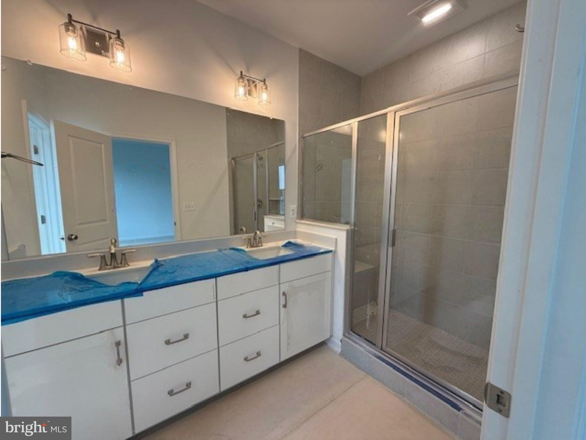 10106 Queens Way Manassas, VA 20110 - Photo 6 of 10 Primary Bath