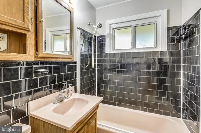 $2,850 | 13109 Dumbarton Drive, Rockville, MD 20853