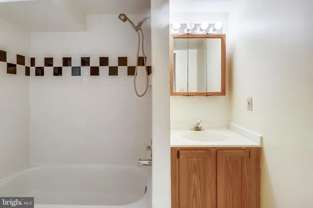 $2,850 | 13109 Dumbarton Drive, Rockville, MD 20853