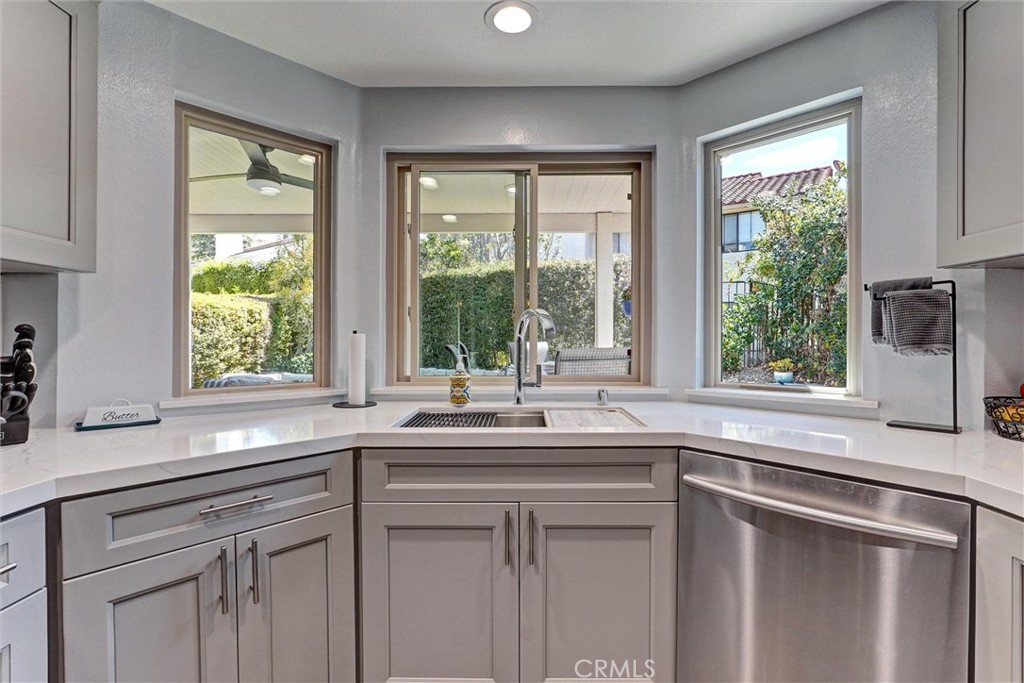 19605 Shadow Springs Way Porter Ranch, CA 91326 - Photo 11 of 33 Kitchen view