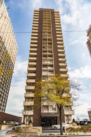 $1,750 | 6157 North Sheridan Road, Unit 17E, Chicago, IL 60660