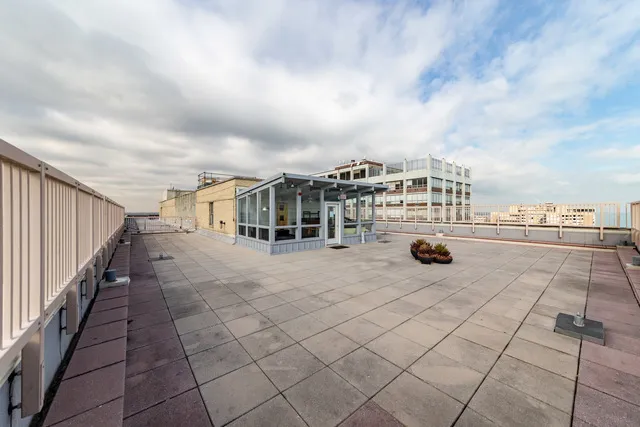 $1,750 | 6157 North Sheridan Road, Unit 17E, Chicago, IL 60660