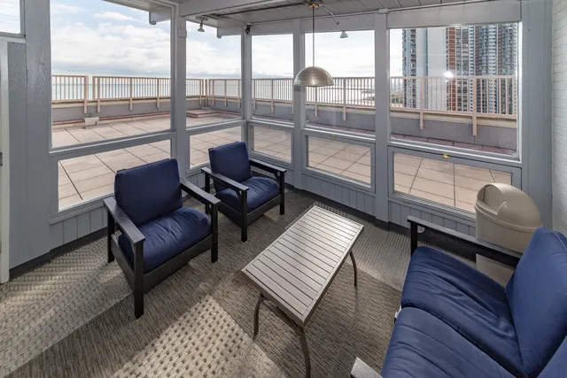 $1,750 | 6157 North Sheridan Road, Unit 17E, Chicago, IL 60660