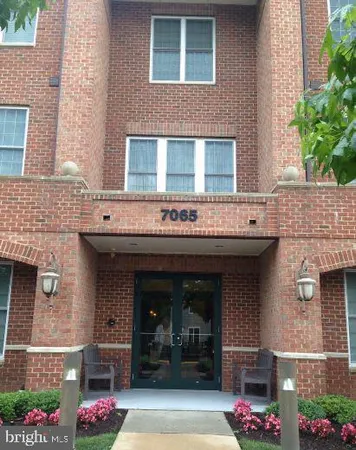 $400,000 | 7065 Heritage Hunt Drive, Unit 208, Gainesville, VA 20155