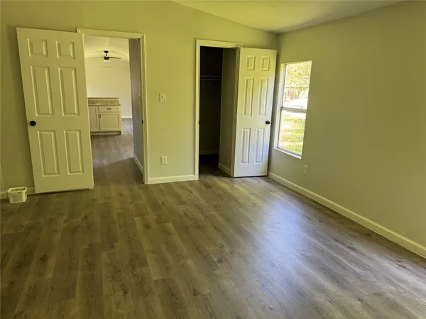 $1,400 | 1915 West Sealy Street, Alvin, TX 77511
