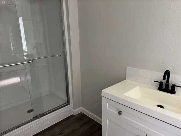 $1,400 | 1915 West Sealy Street, Alvin, TX 77511