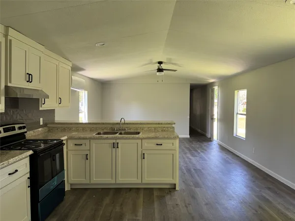 $1,400 | 1915 West Sealy Street, Alvin, TX 77511